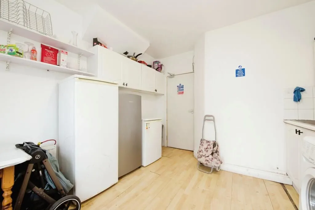 London, E17 6HE - Online Properties