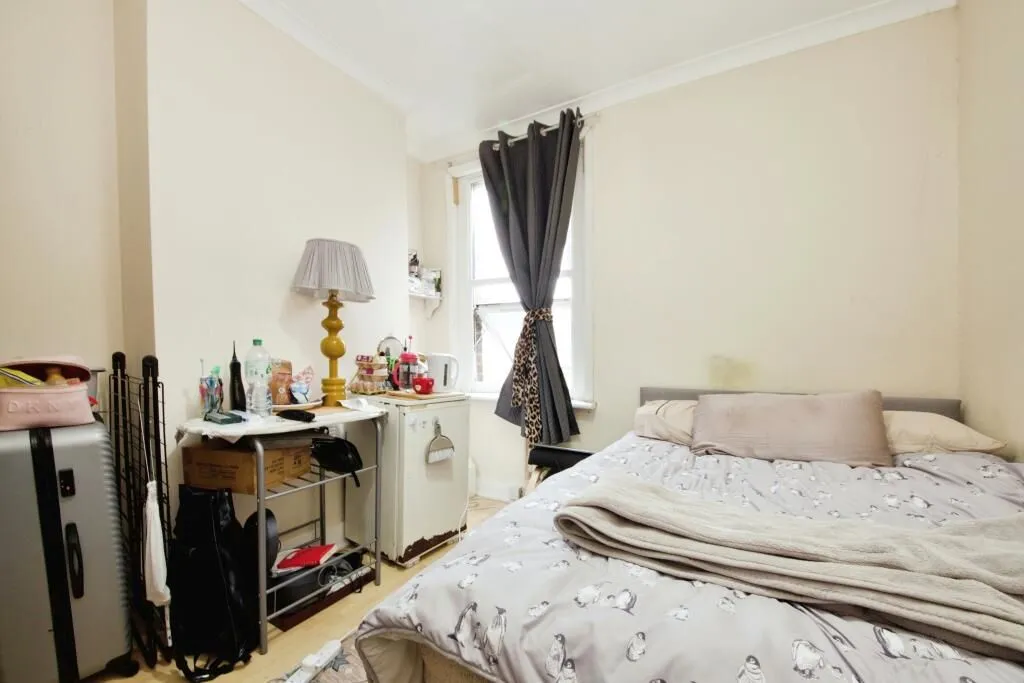 London, E17 6HE - Online Properties