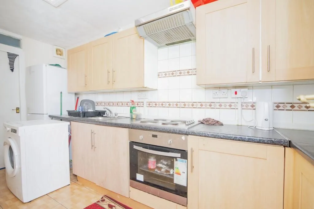 London, E12 6JX - Online Auctions