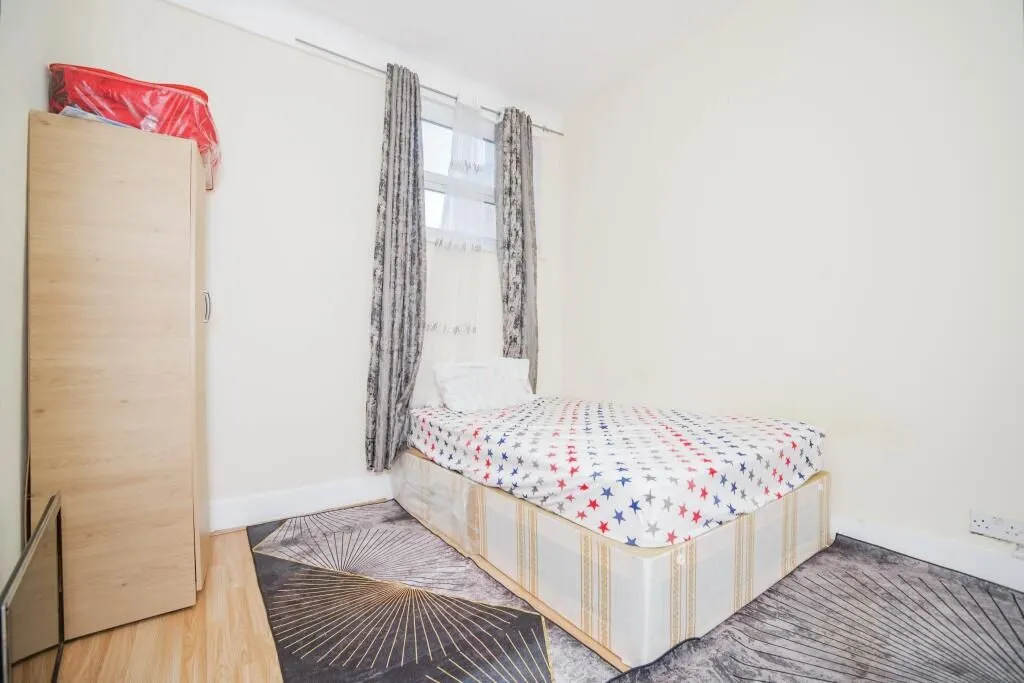 London, E12 6JX - Online Auctions