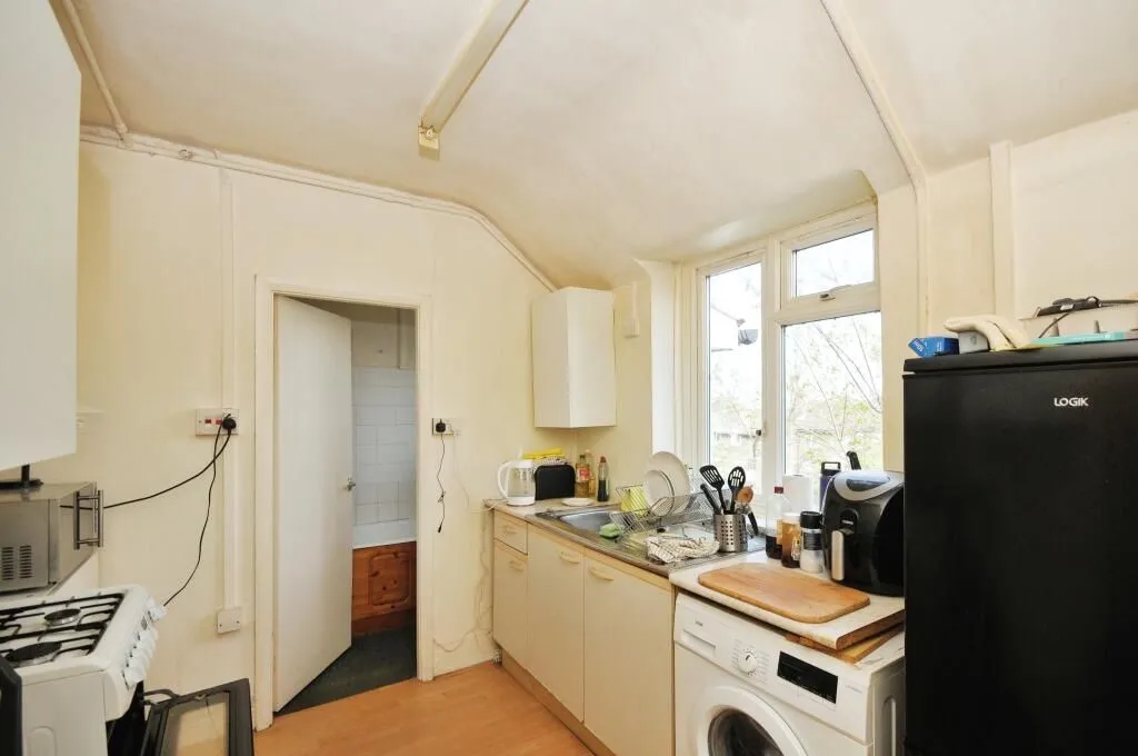 London, SE6 3SW - Online Auctions