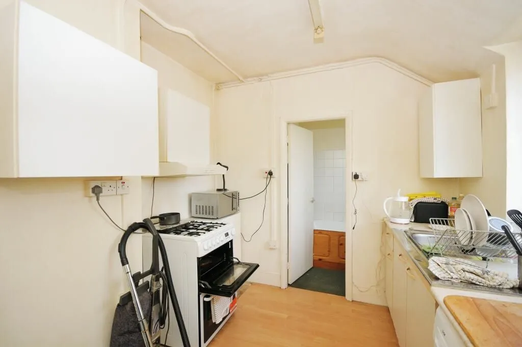 London, SE6 3SW - Online Auctions