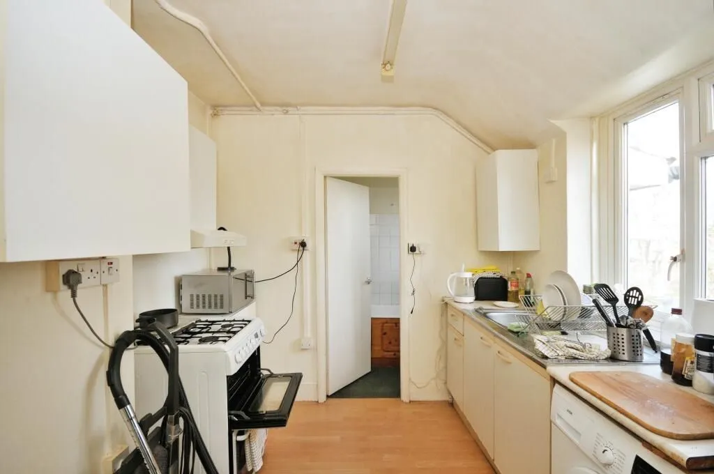 London, SE6 3SW - Online Auctions