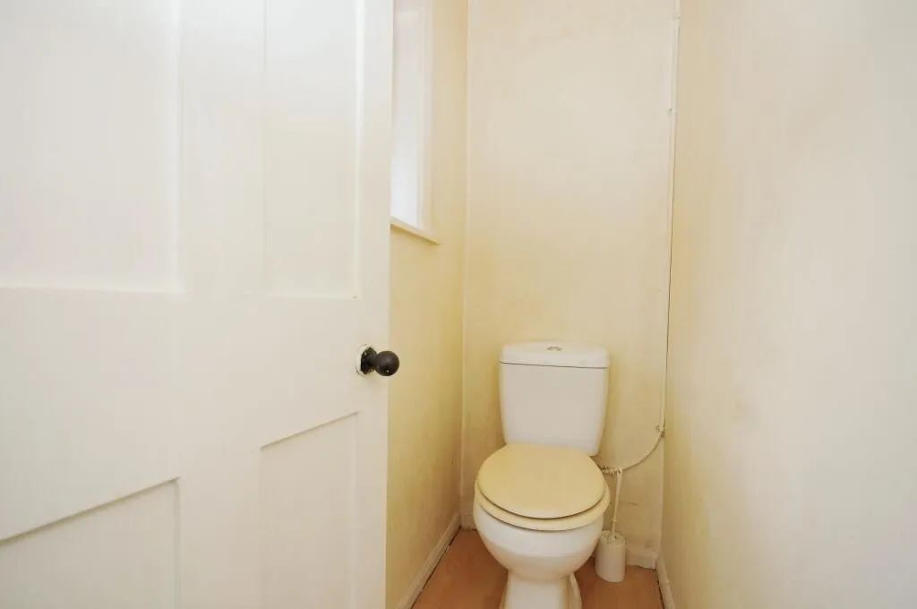 London, SE6 3SW - Online Auctions