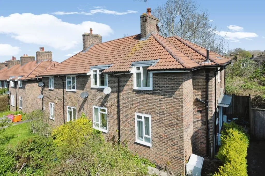 London, SE6 3SW - Online Auctions