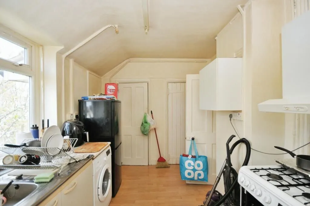 London, SE6 3SW - Online Auctions