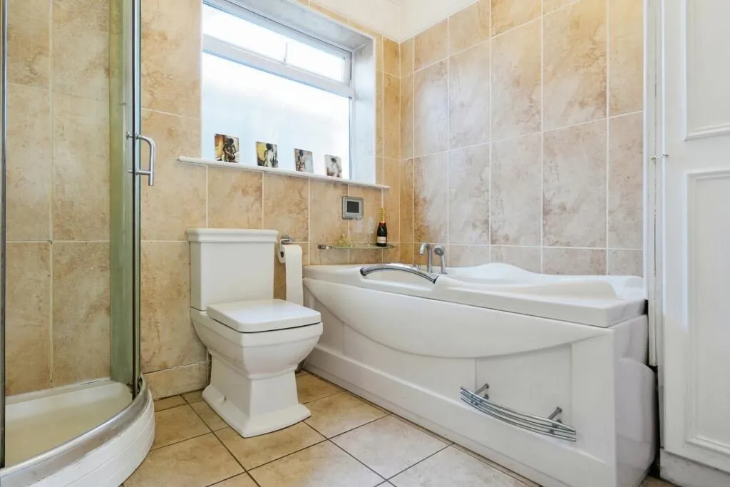 Wakefield, West Yorkshire, WF1 5LB - Online Auctions