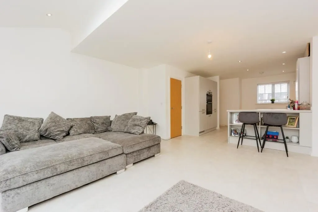 Manchester, Lancashire, M18 7FS - Online Auctions