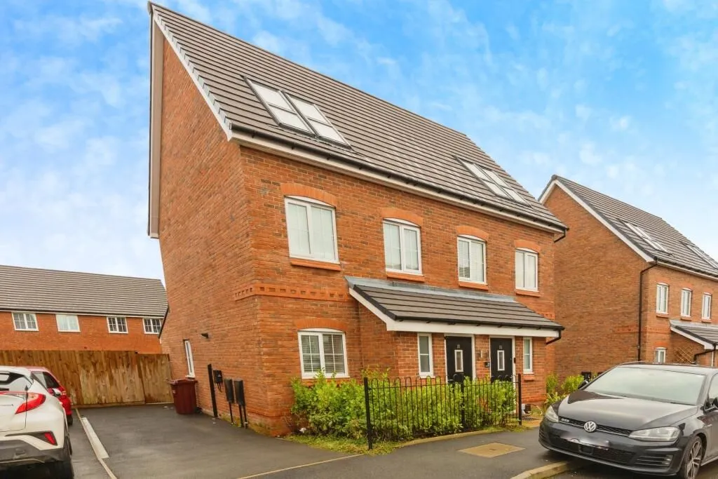 Manchester, Lancashire, M18 7FS - Online Auctions