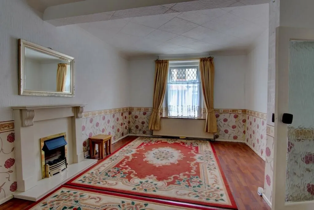 Skewen, Neath, West Glamorgan, SA10 6HB - Online Properties