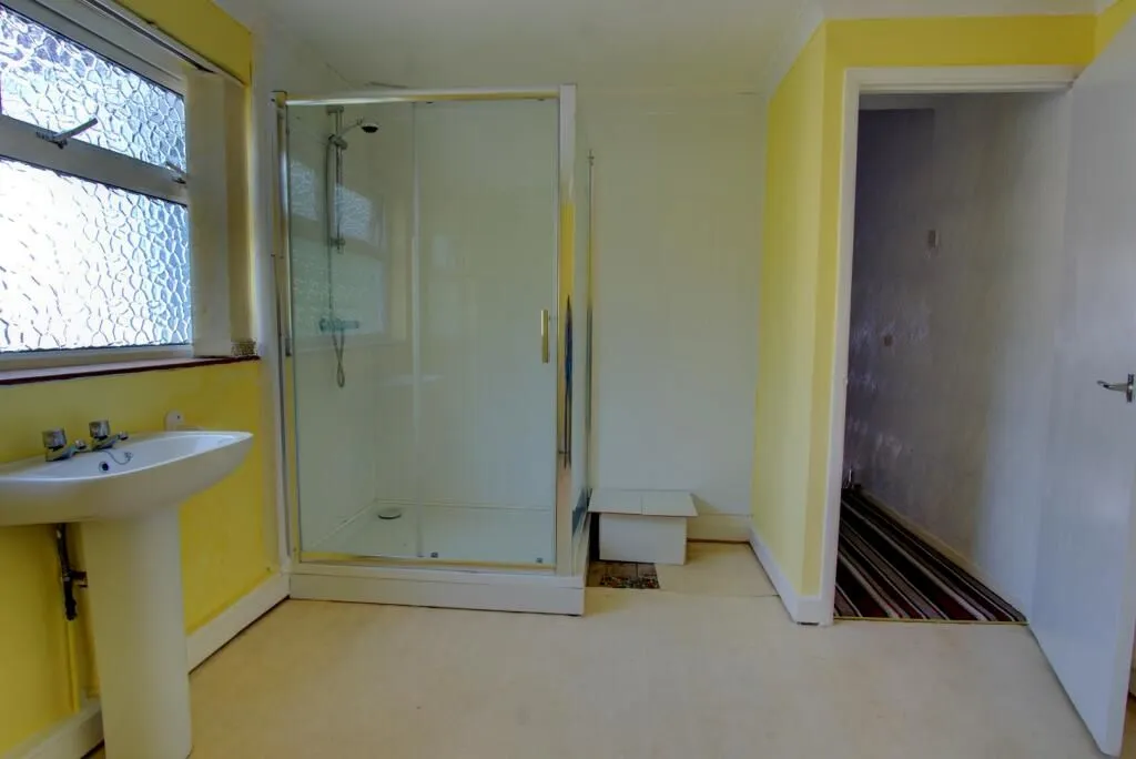 Skewen, Neath, West Glamorgan, SA10 6HB - Online Properties