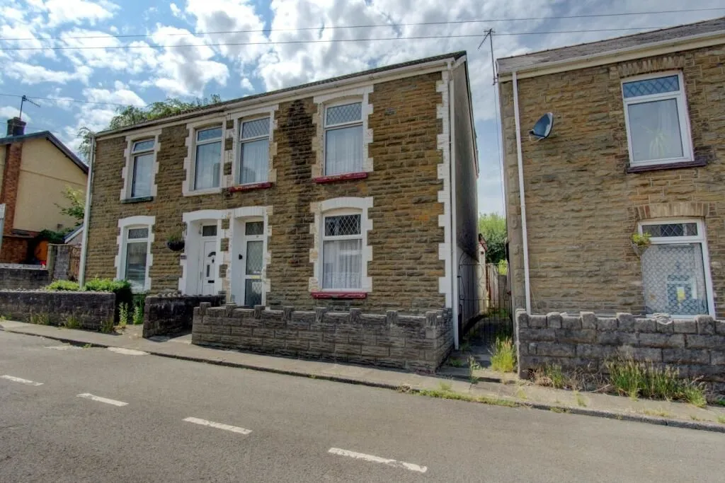 Skewen, Neath, West Glamorgan, SA10 6HB - Online Properties