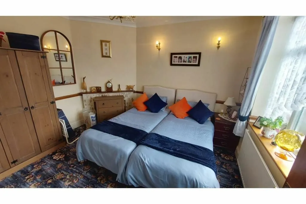 Grimethorpe, Barnsley, South Yorkshire, S72 7JF - Online Auctions