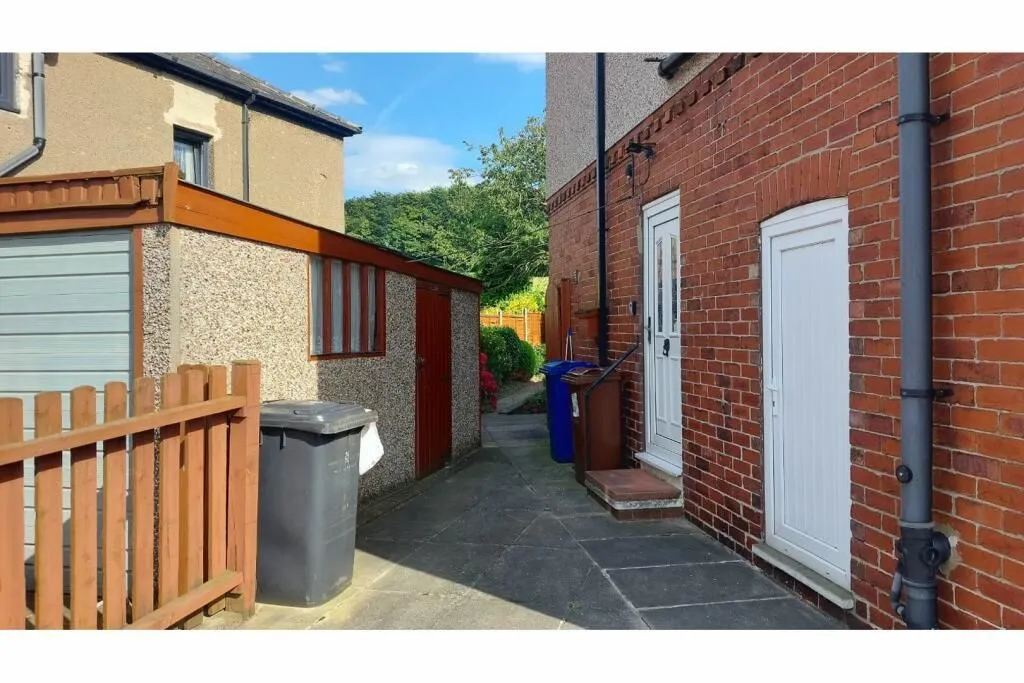 Grimethorpe, Barnsley, South Yorkshire, S72 7JF - Online Auctions