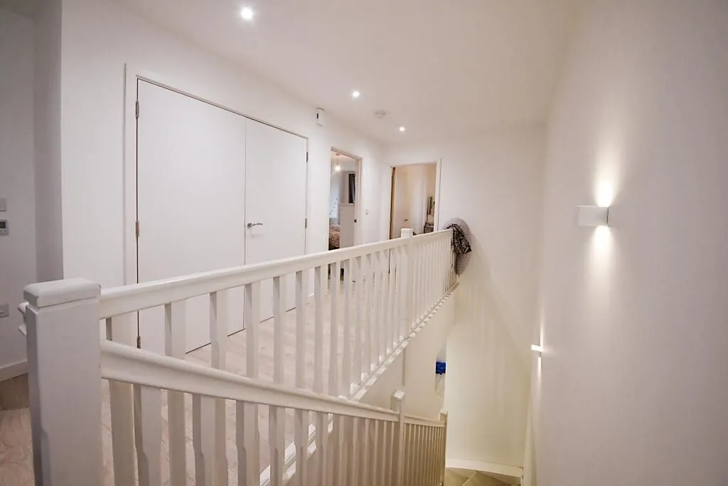 London, NW9 7FF - Online Auctions