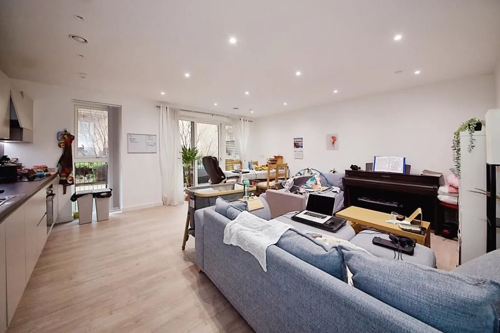 London, NW9 7FF - Online Auctions