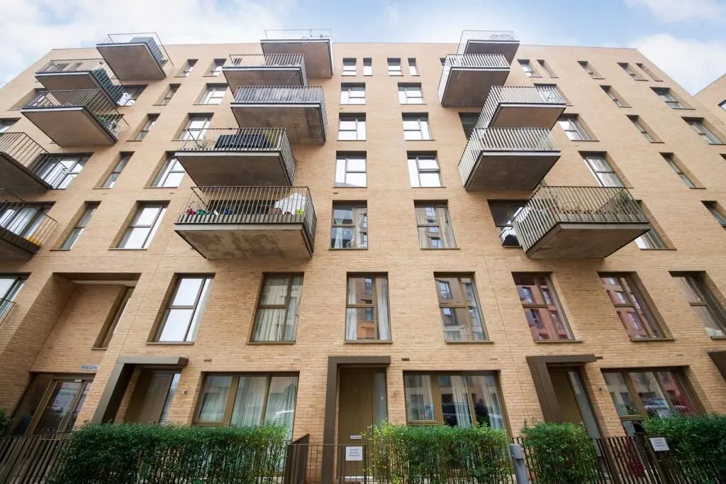 London, NW9 7FF - Online Auctions