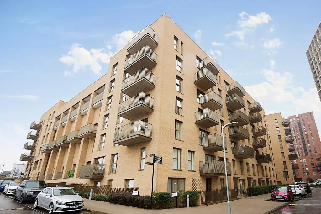 London, NW9 7FF - Online Auctions