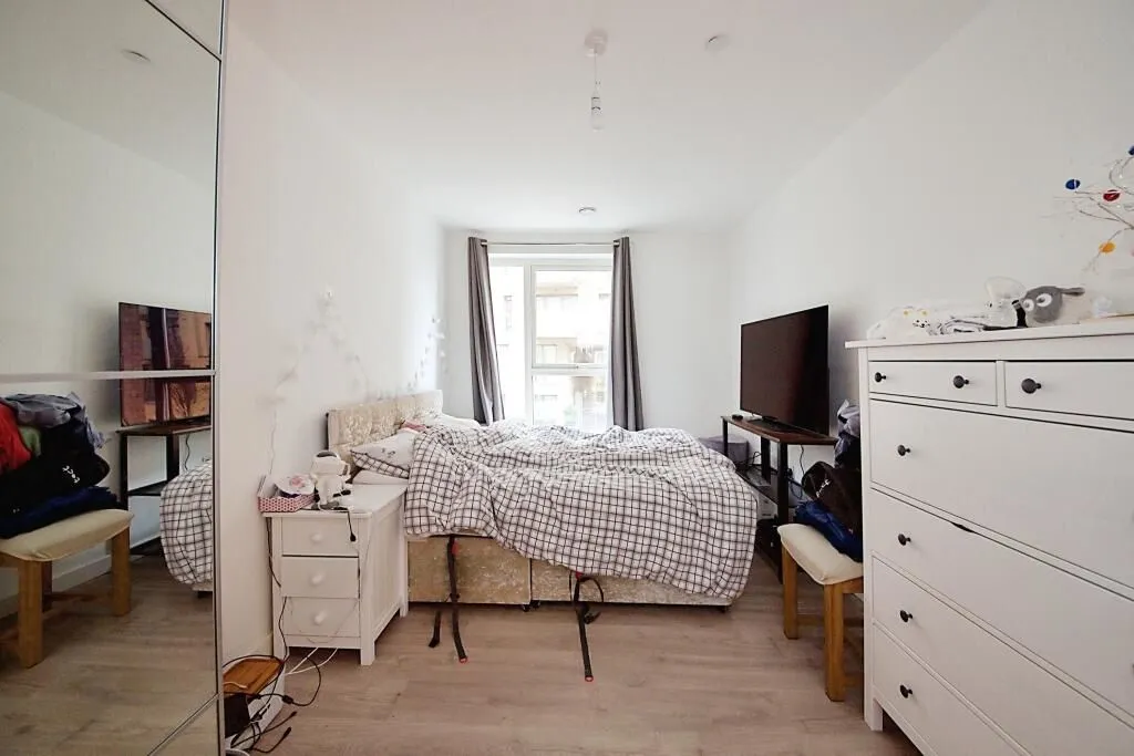 London, NW9 7FF - Online Auctions