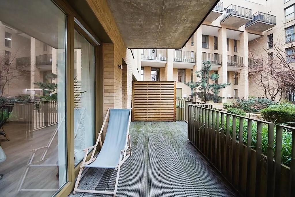 London, NW9 7FF - Online Auctions