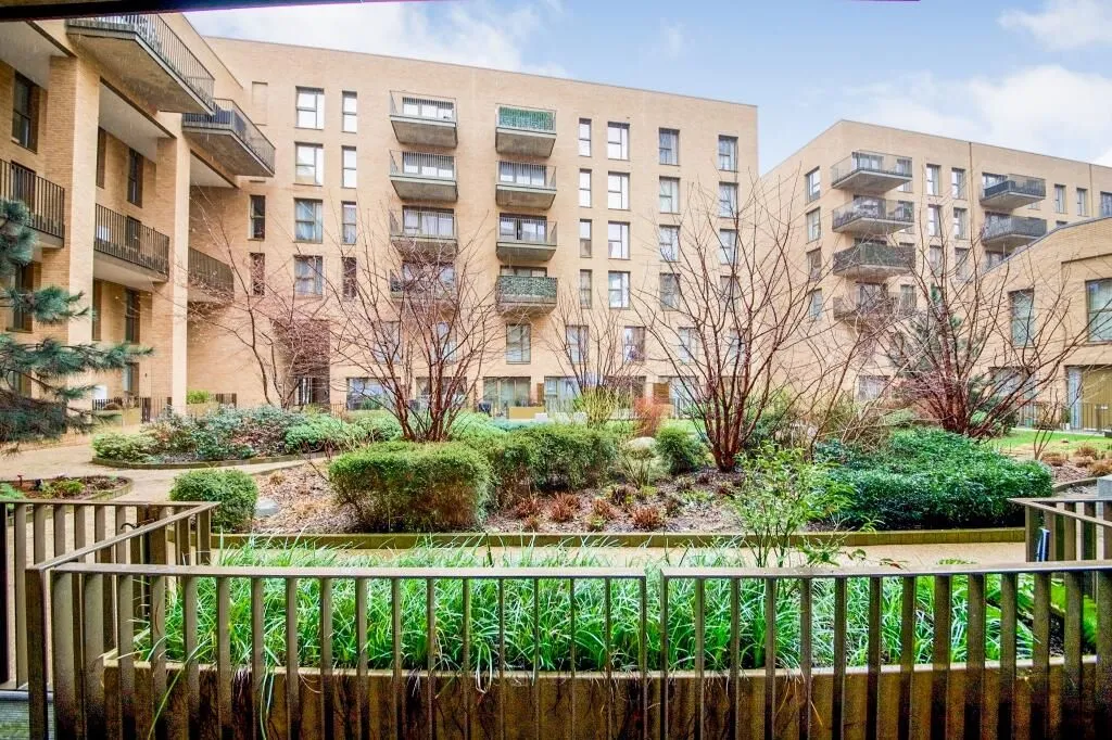 London, NW9 7FF - Online Auctions