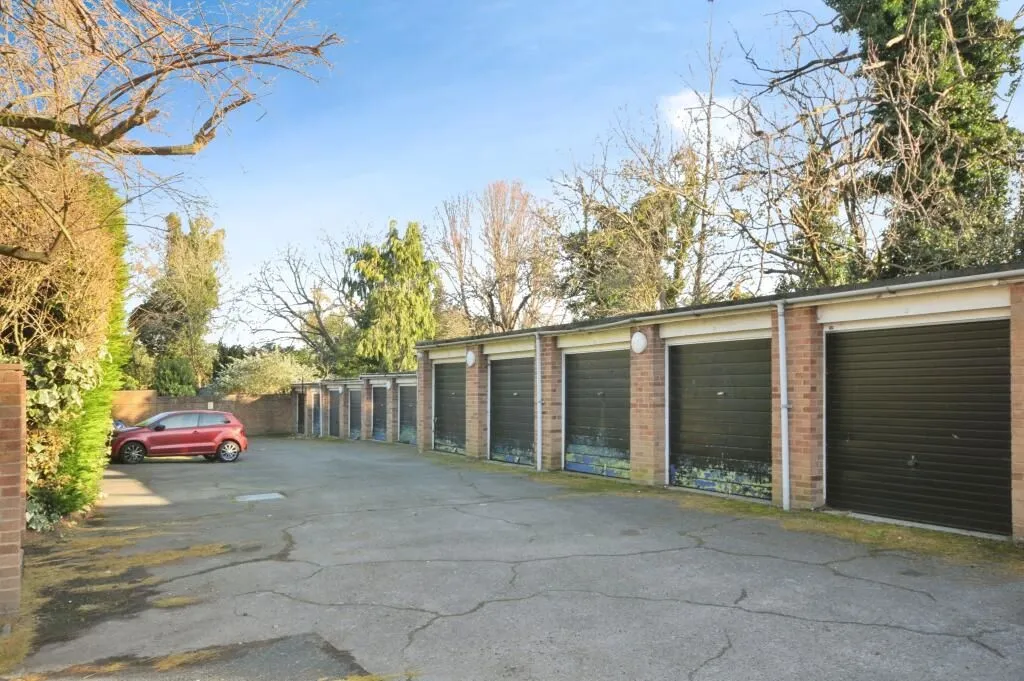 Luscombe Court, 26 Park Hill Road, Bromley, Kent, BR2 0XQ - Online Auctions
