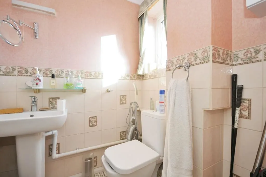 Luscombe Court, 26 Park Hill Road, Bromley, Kent, BR2 0XQ - Online Auctions
