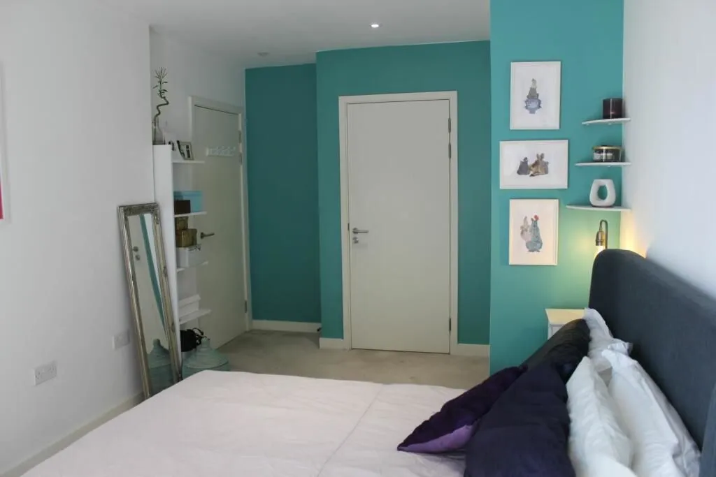 4 Cunningham Avenue, London, E16 2TN - Online Auctions