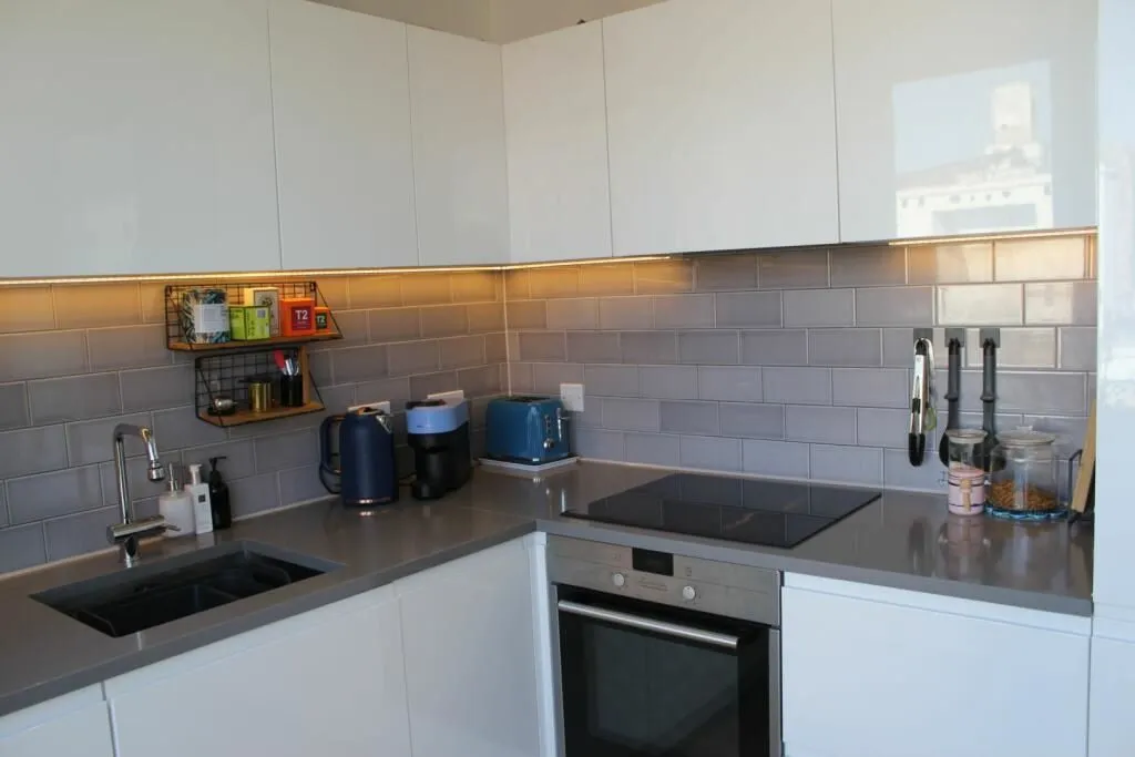 4 Cunningham Avenue, London, E16 2TN - Online Auctions