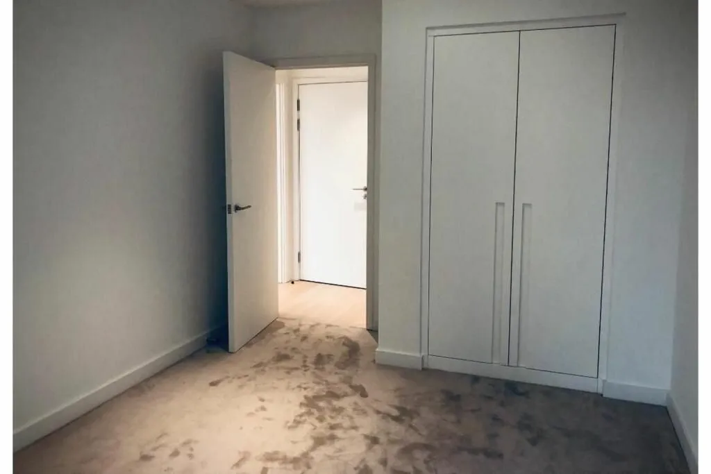 4 Cunningham Avenue, London, E16 2TN - Online Auctions