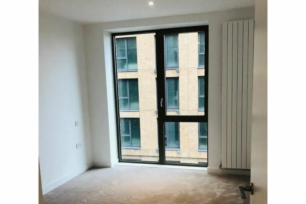 4 Cunningham Avenue, London, E16 2TN - Online Auctions
