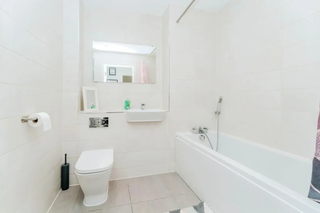 9 Arla Place, Ruislip, Middlesex, HA4 0FF - Online Auctions