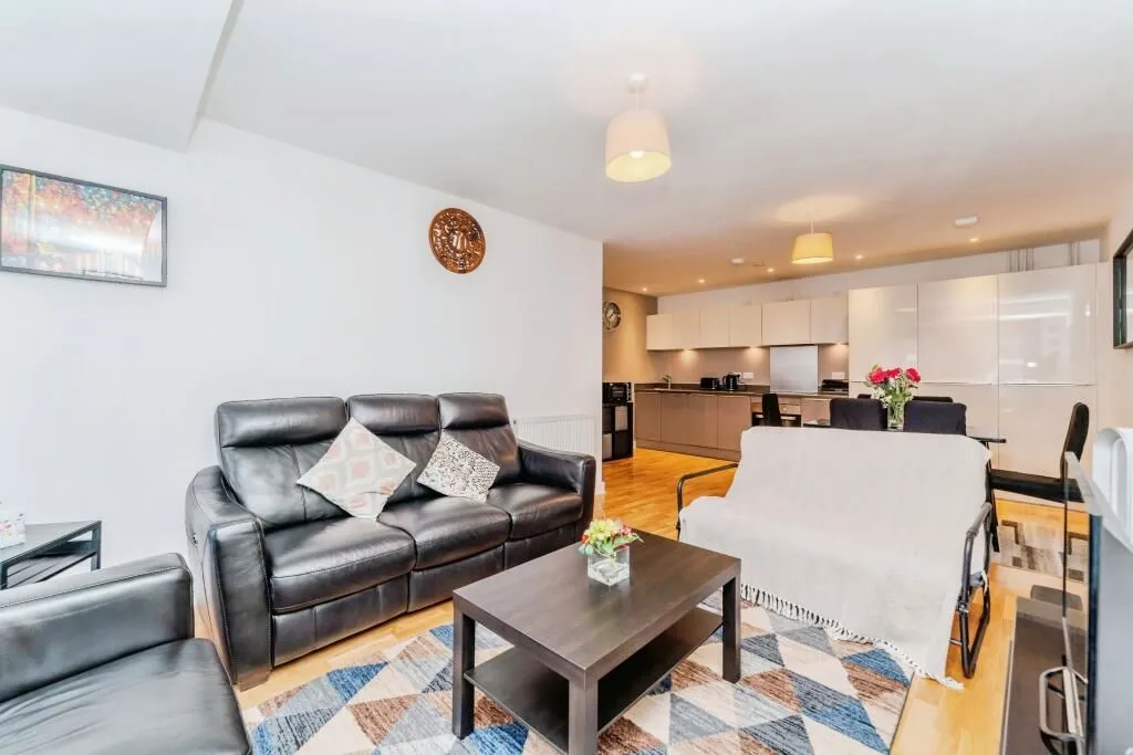 9 Arla Place, Ruislip, Middlesex, HA4 0FF - Online Auctions