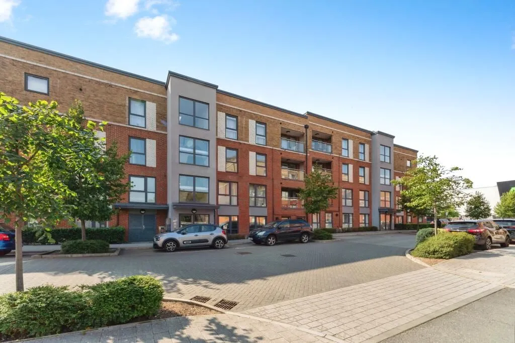 9 Arla Place, Ruislip, Middlesex, HA4 0FF - Online Auctions