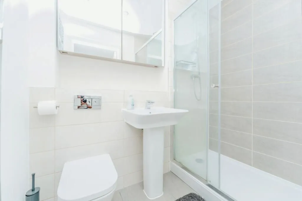 9 Arla Place, Ruislip, Middlesex, HA4 0FF - Online Auctions