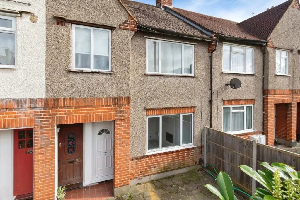 Mitcham, Surrey, CR4 1JL - Online Auctions