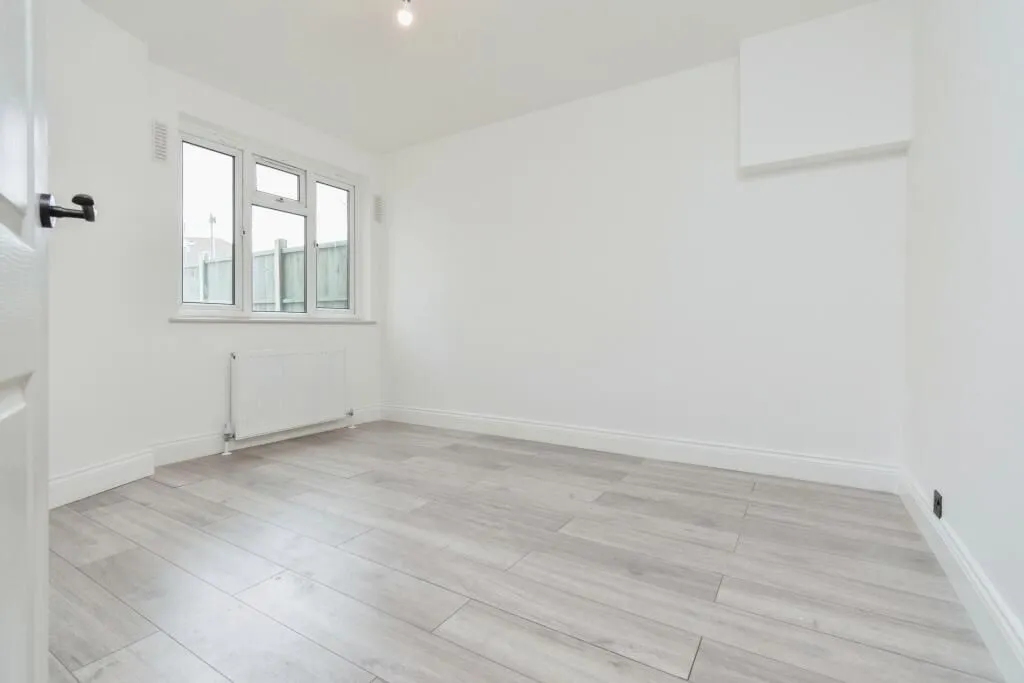 Mitcham, Surrey, CR4 1JL - Online Auctions