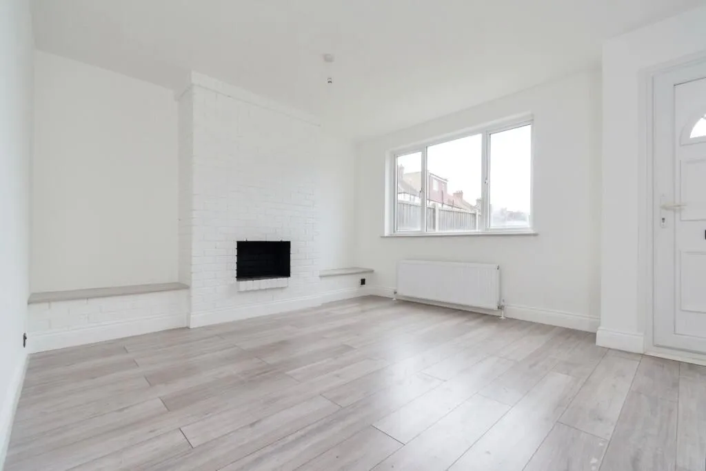 Mitcham, Surrey, CR4 1JL - Online Auctions