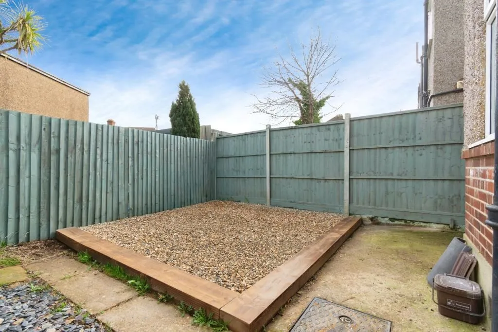 Mitcham, Surrey, CR4 1JL - Online Auctions