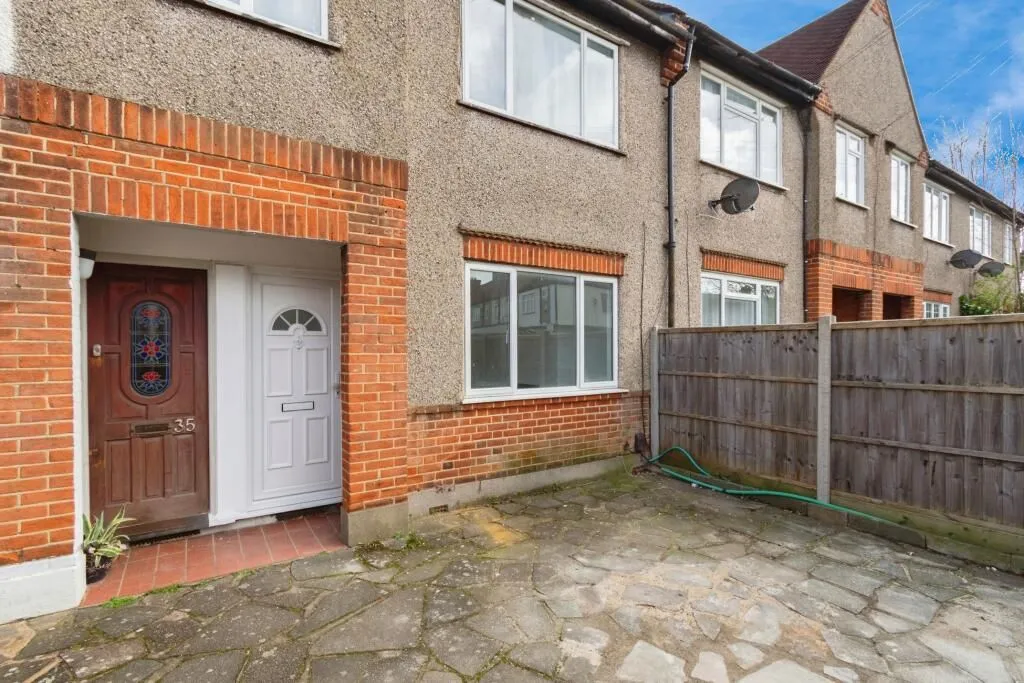 Mitcham, Surrey, CR4 1JL - Online Auctions