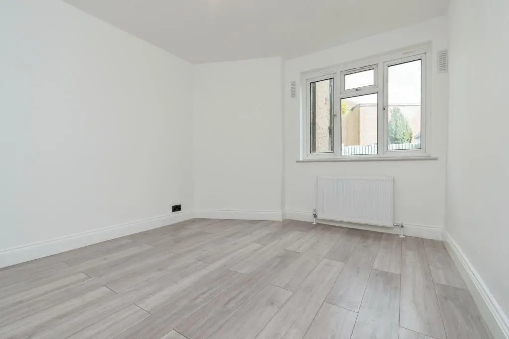 Mitcham, Surrey, CR4 1JL - Online Auctions