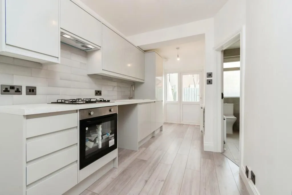 Mitcham, Surrey, CR4 1JL - Online Auctions
