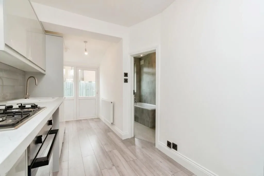 Mitcham, Surrey, CR4 1JL - Online Auctions
