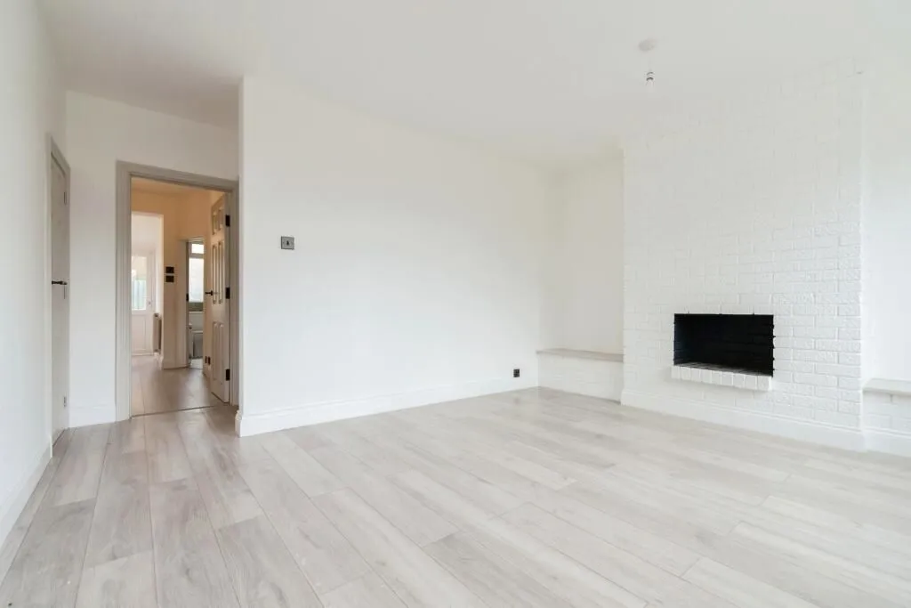 Mitcham, Surrey, CR4 1JL - Online Auctions