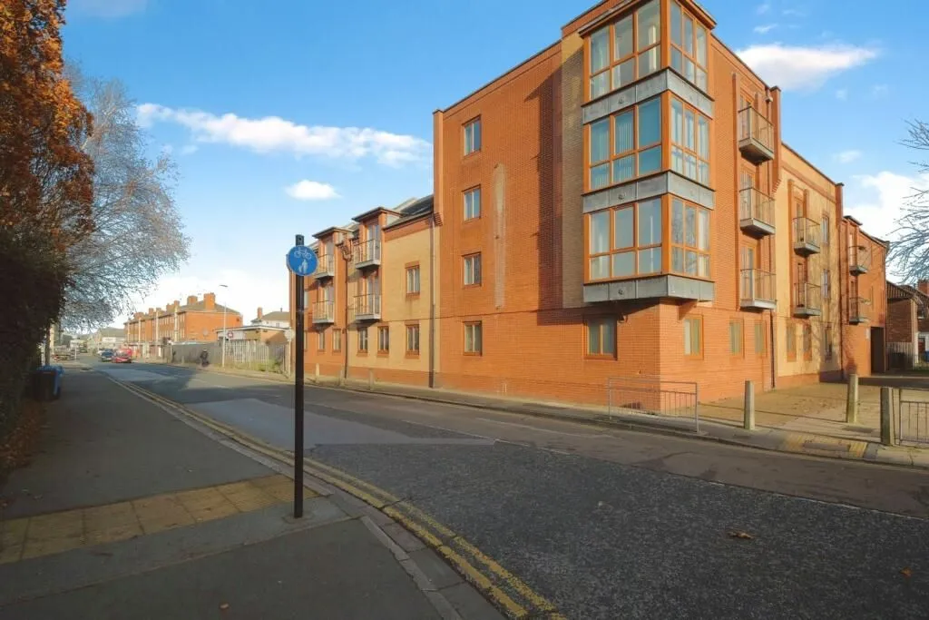 Hull, North Humberside, HU2 8DW - Online Auctions