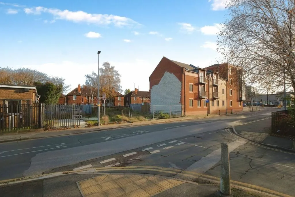 Hull, North Humberside, HU2 8DW - Online Auctions