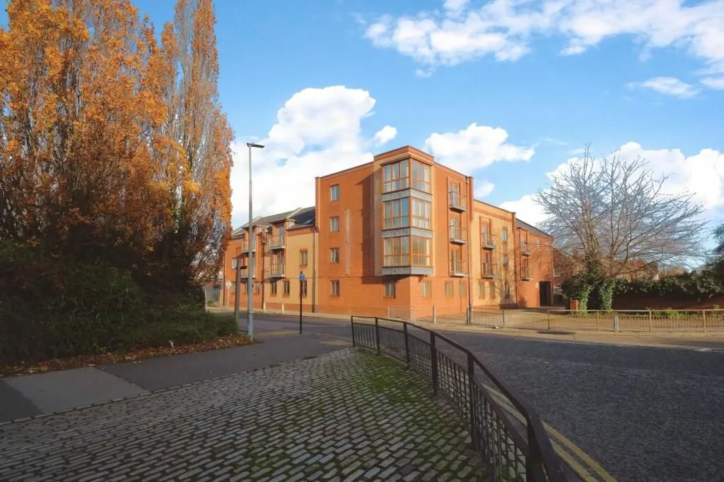 Hull, North Humberside, HU2 8DW - Online Auctions