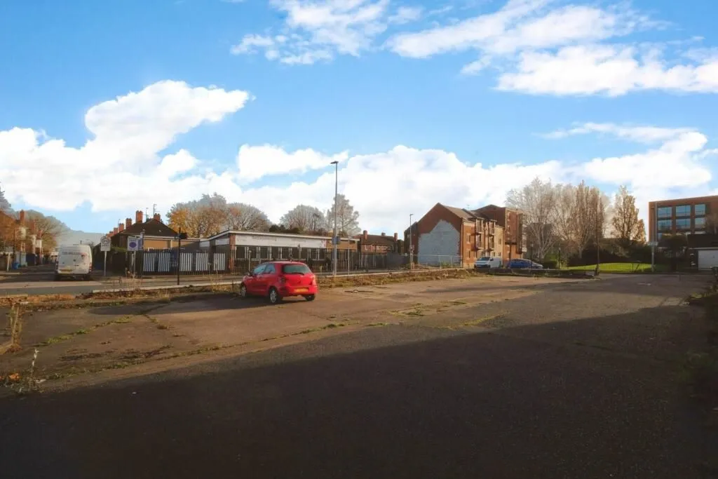 Hull, North Humberside, HU2 8DW - Online Auctions