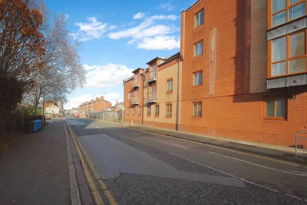 Hull, North Humberside, HU2 8DW - Online Auctions