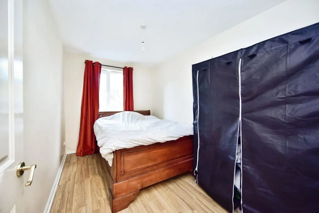 Maidstone, Kent, ME16 8LZ - Online Auctions